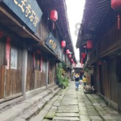 心里难受想找人陪我说话